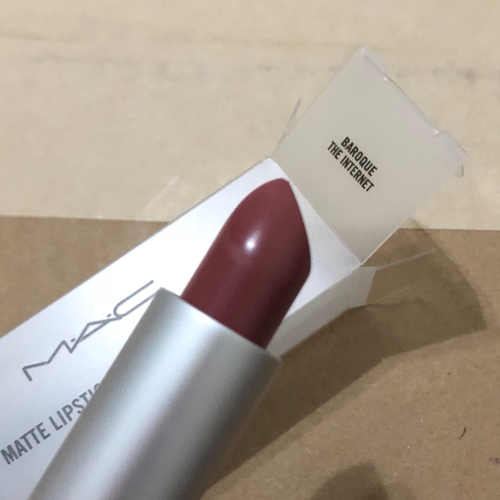 Mac Lound and Clear Lipstick Baroque the Internet - Picture 3 of 3